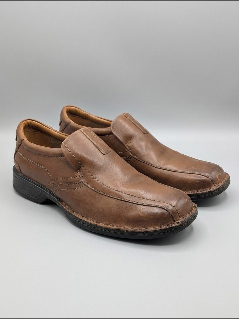 Clarks Tan/Brown Leather Slip-On Loafers‎